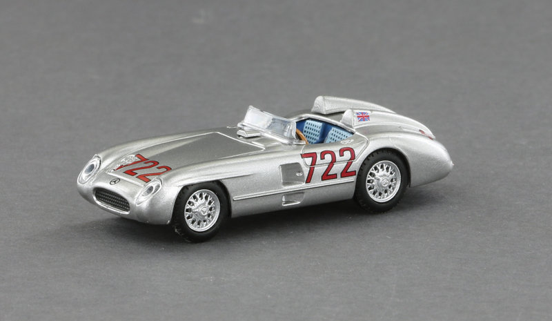 Mercedes Benz 300 SLR Roadster, No.722 silber, 2 K-Stützen, Maßstab 1/87